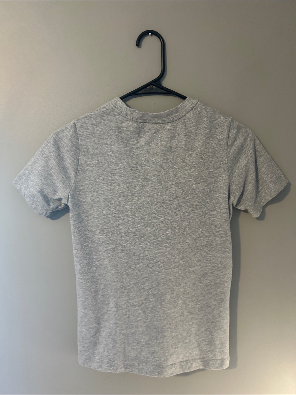 Nike - Youth Medium - Gray & Red Elite Basketball Graphic Tee - Picture 4 of 4